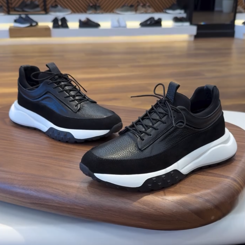 Lightweight Black Soft-soled Sneakers